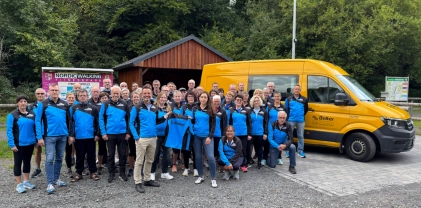 Gruppenfoto der Jackenübergabe Gruppenfoto der Jackenübergabe